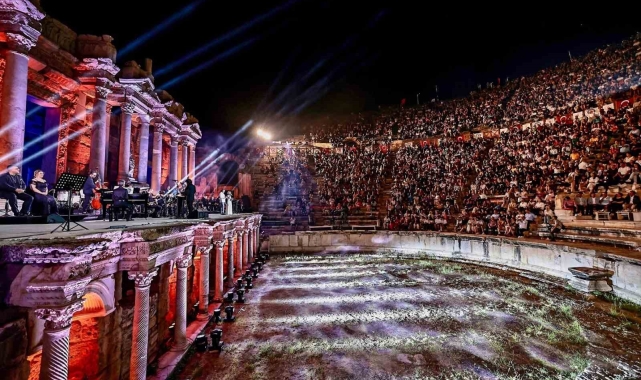 1800 yıllık antik tiyatroda unutulmaz akşam