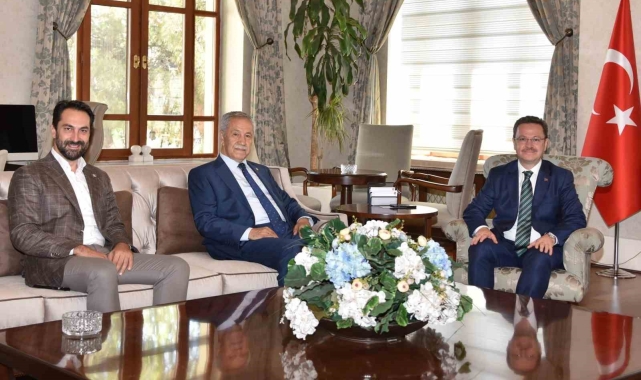 Baba ve oğul Arınç'tan Vali Ünlü'ye 'hayırlı olsun' ziyareti