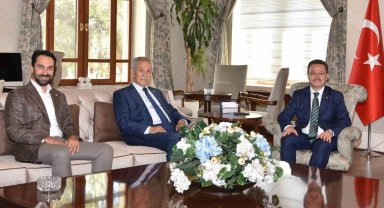 Baba ve oğul Arınç'tan Vali Ünlü'ye 'hayırlı olsun' ziyareti