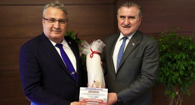 Başkan Çerçi kabine üyeleri ve bürokratları güreşlere davet etti