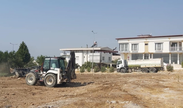 Buharkent ekipleri, çocuk parkı için kolları sıvadı