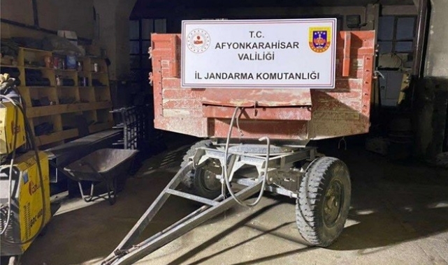 Çaldığı römorku tamir için götürdüğü dükkanda jandarmaya yakalandı
