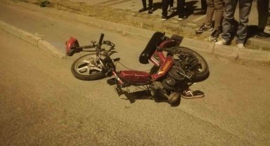 Çarpışan iki motosikletten biri parçalandı, 4 kişi yaralandı