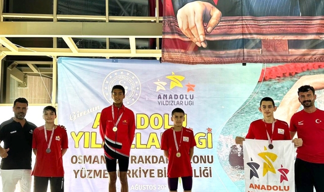 Denizlili yüzücüler Türkiye finallerinden 3 madalyayla döndü