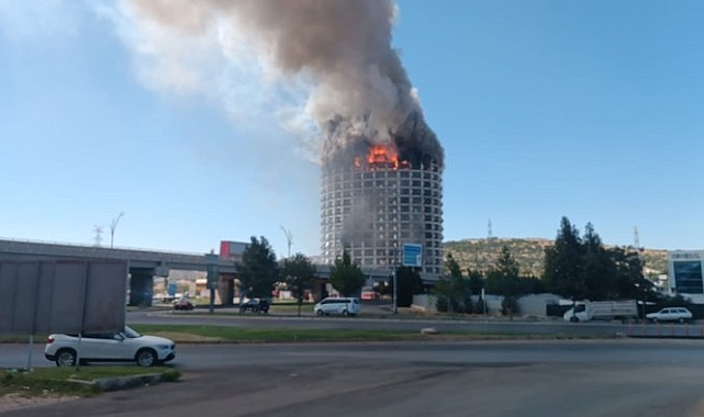 Gaziantep’te 17 katlı eski otelde yangın
