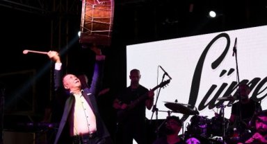 Karabağlar'da Sümer Ezgü'lü 101. yıl coşkusu