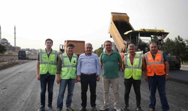 Kavşak çalışmalarına 60 bin ton asfalt desteği