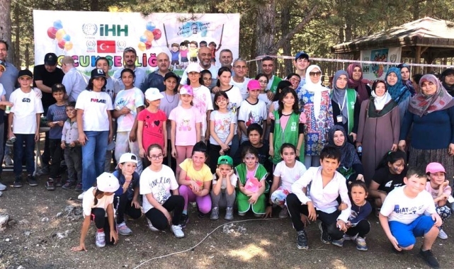 Kütahya İHH tarafından düzenlenen "Çocuk Şenliği" etkinliği yoğun bir katılımla gerçekleştirildi