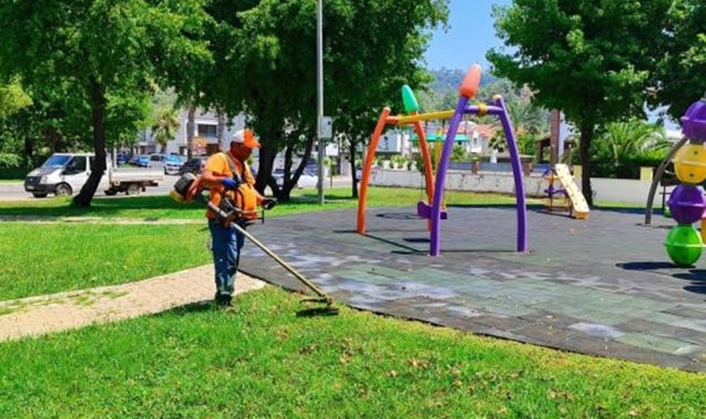 Marmaris park bahçeler ekipleri durmak bilmiyor