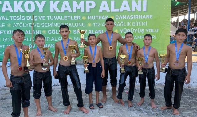 Pamukkaleli pehlivanlar Manisa'dan 8 madalya kaptı