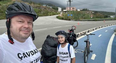 Sökeli eğitimci, oğluyla Ege'den Hatay'a bisikletle yardım köprüsü kurdu