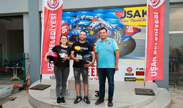Uşak'ta aileler kartingde kıyasıya yarıştı