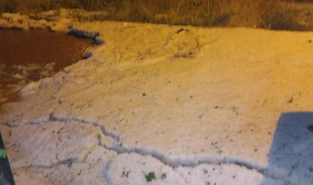 Uşak'ta dolu yağışı etkili oldu
