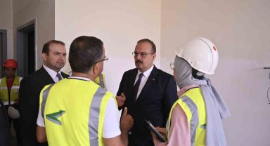 Vali Canbolat, ayağının tozuyla Aydın Şehir Hastanesi'nde incelemelerde bulundu