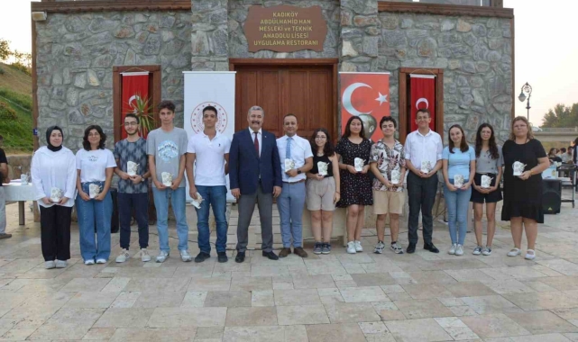 YKS'de başarılı öğrenciler ödüllendirildi
