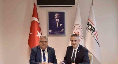 Yunusemre'nin gençlik merkezi için imzalar atıldı