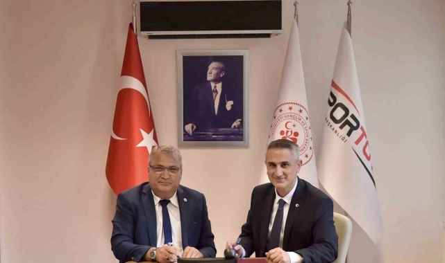 Yunusemre'nin gençlik merkezi için imzalar atıldı