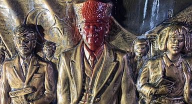 Atatürk Anıtı, maalesef alçakça bir saldırıya maruz kaldı.