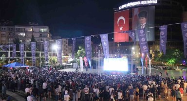 Aydınlılar tek yürek olup şampiyonu destekledi
