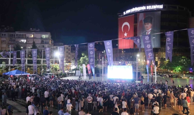 Aydınlılar tek yürek olup şampiyonu destekledi