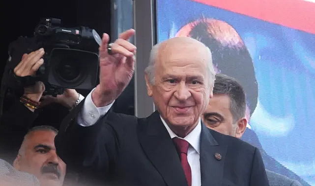 Bahçeli'den Türkiye A Milli Kadın Voleybol Takımı'na tebrik