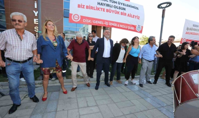 Bayraklı'da 'ek protokol' kutlaması