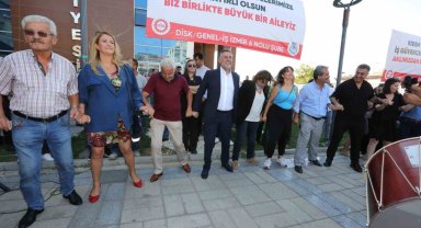 Bayraklı'da 'ek protokol' kutlaması