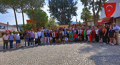 CHP Güzelbahçe'den Ata'ya 100. yıl çelengi