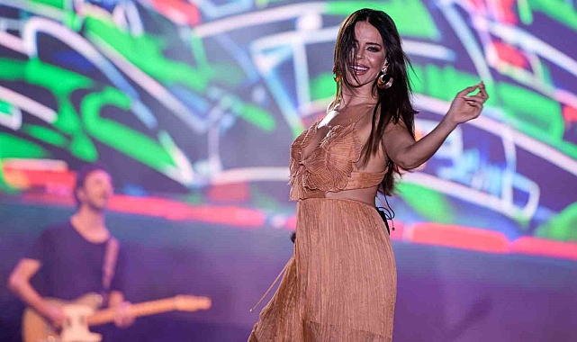 Çim Konserleri'nin ilk konuğu Simge Sağın oldu