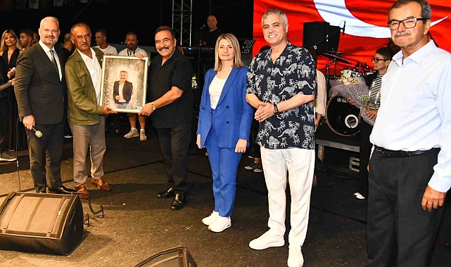 Fantezi müziğinin ustalarından Menemen'de nostalji