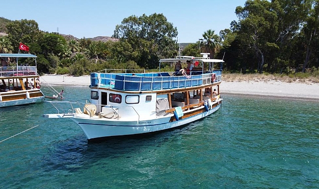 Foça'nın Sularında Keyifli Anlar: Tekne Turuyla Orhan Boğaç'la Söyleşi