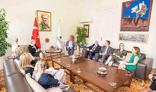 İngiltere Büyükelçisi Morris, Başkan Soyer'i ziyaret etti