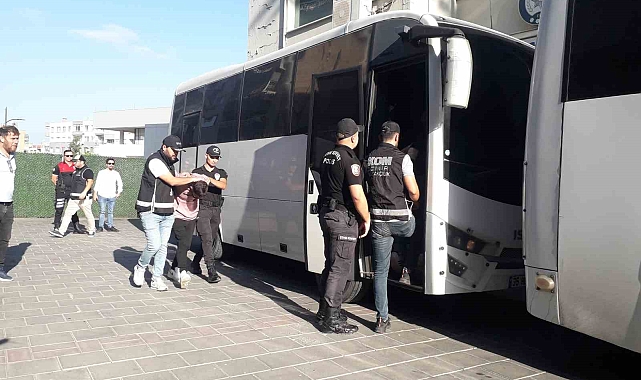 İzmir'de adliye önündeki çatışmayla ilgili 20 şüpheli adliyede