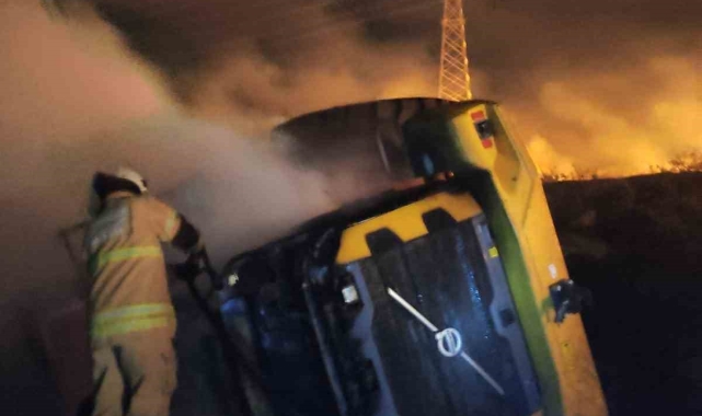 İzmir'de makilik alanda yangın: 2 itfaiye eri ve iş makinesi operatörü yaralandı