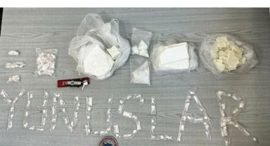 İzmir'de motosikletli polisler 1,5 kilo uyuşturucu ele geçirdi