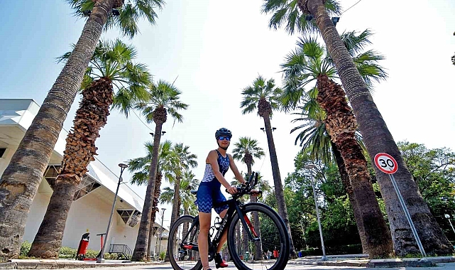 İzmir'in 'Demir Lady'si İtalya'dan madalyayla döndü