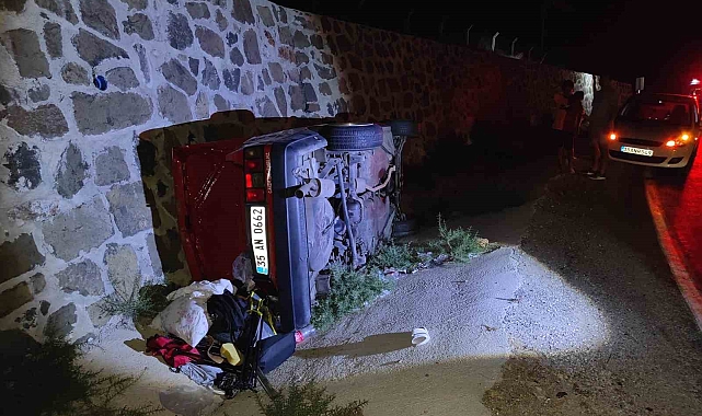 Kuşadası'nda virajı alamayan otomobil kanala düştü