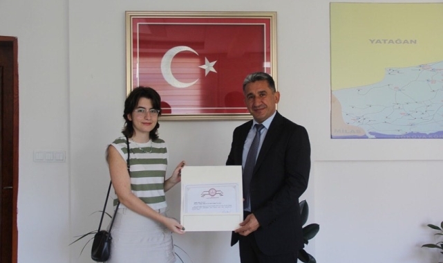 Muğla 2023 YKS'de dereceye giren öğrenci ödüllendirildi