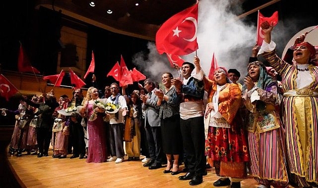 Muhtarlar Cumhuriyet için sahnede