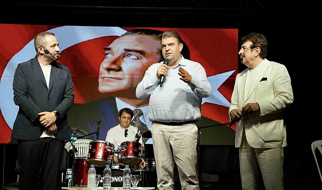 Seferihisar'da Ahmet Selçuk İlkan coşkusu