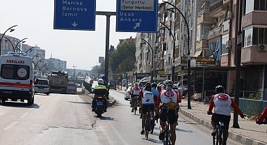 Turgutlu'da mola verip, Atatürk'ü andılar
