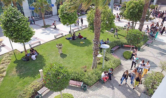 Yaşar Üniversitesi erişilebilirlik bayrağını aldı