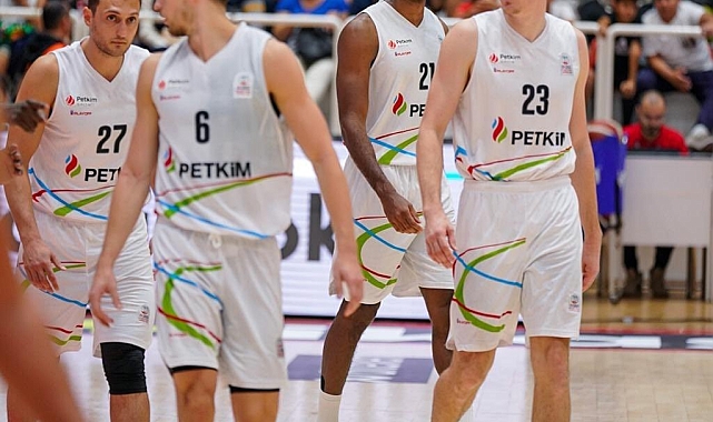 Aliağa Petkimspor, zirveye oynuyor