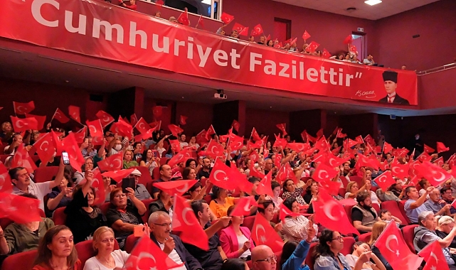 Atatürk'ün sevdiği türküleri hep bir ağızdan söylediler