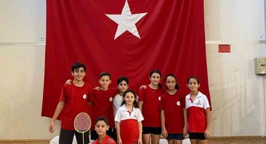 Badminton'da Bayraklı farkı!