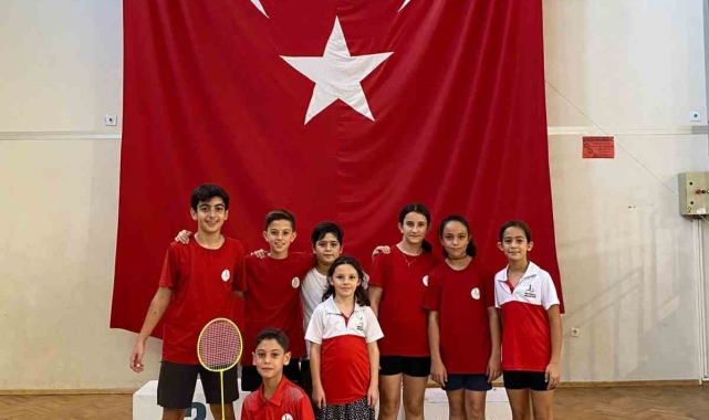 Badminton'da Bayraklı farkı!