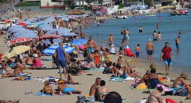 Didim'de Ekim ayında deniz keyfi sürüyor