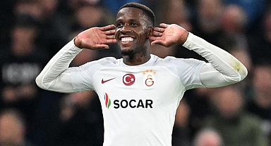 Galatasaray'da Wilfried Zaha, Manchester United tribünlerini çıldırttı