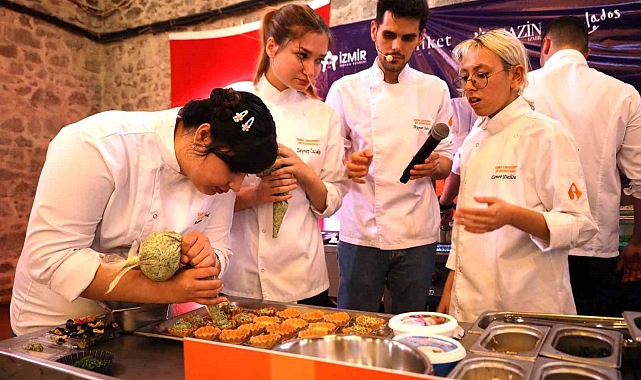 İEÜ'lü gençler, GURMEFEST'e lezzet kattı