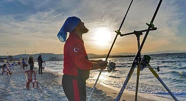 Ilıca Plajı'nda Balık Avı Turnuvası